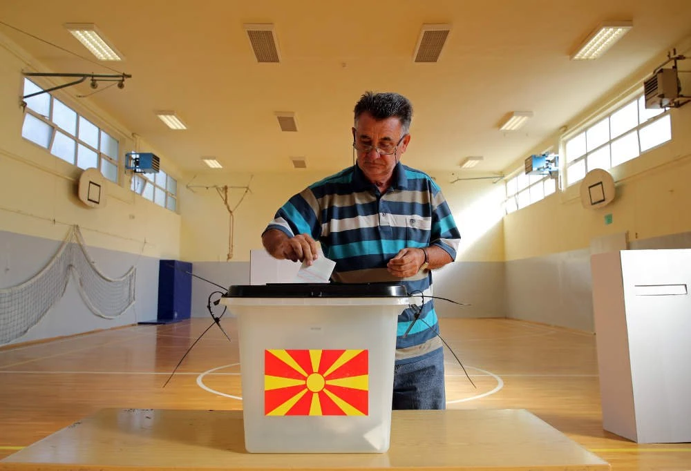 Σύννεφα στο στρατόπεδο του «ΝΑΙ»: Μικροεντάσεις στα Σκόπια – Χαμηλή προσέλευση και στην περιφέρεια του Ζάεφ (upd)